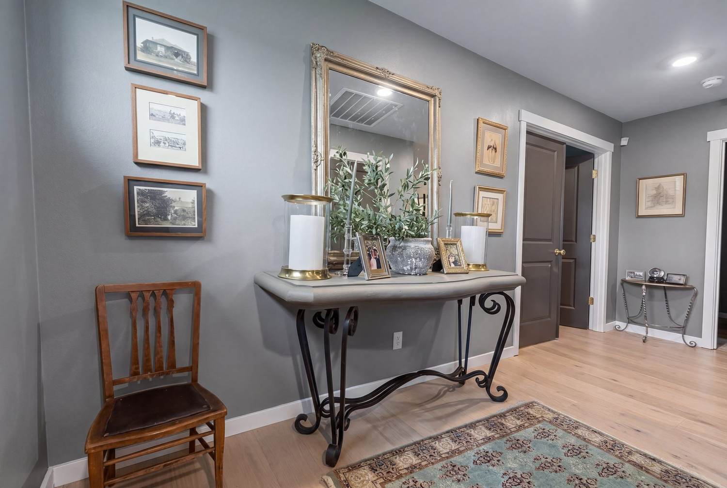 Upstairs hallway foyer